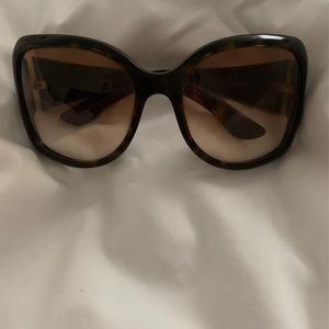 Women’s Gucci sunglasses.